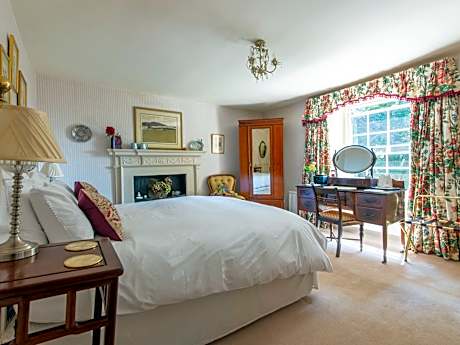 King Bed Deluxe Room