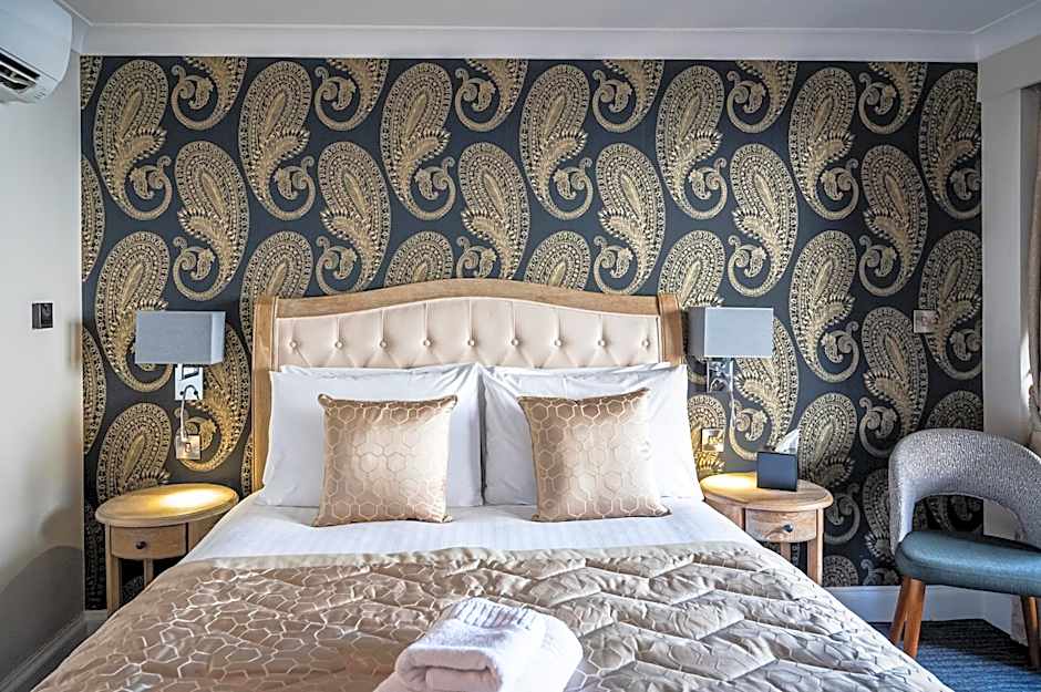 Thames Riviera Hotel