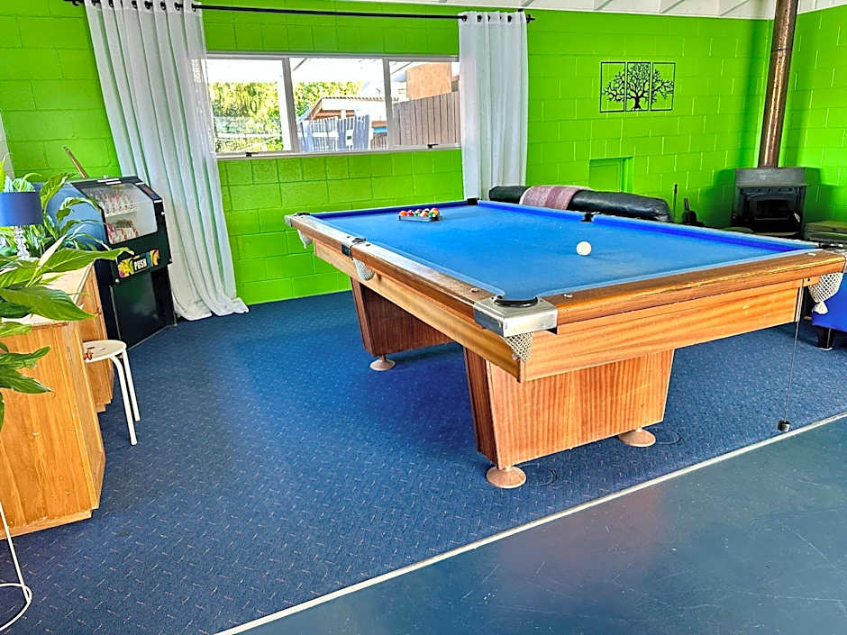 Happy Apple Backpackers