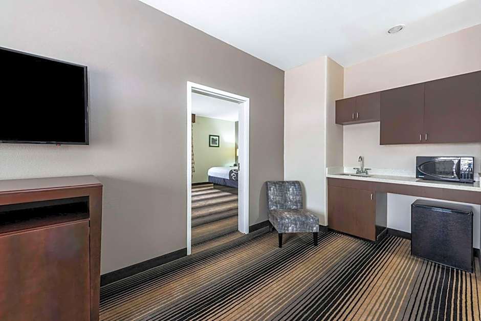 La Quinta Inn & Suites by Wyndham Orange