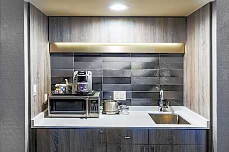 One-Bedroom King Suite