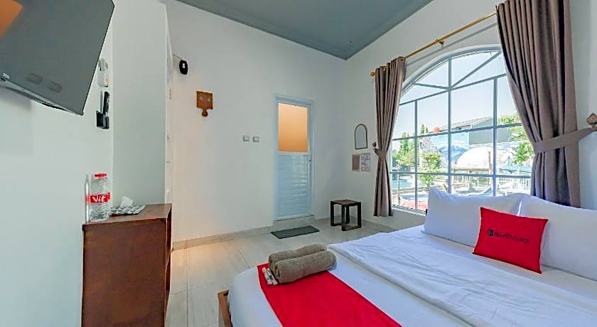 RedDoorz @ Niagara Waterpark