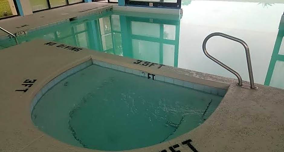 Econo Lodge Inn & Suites