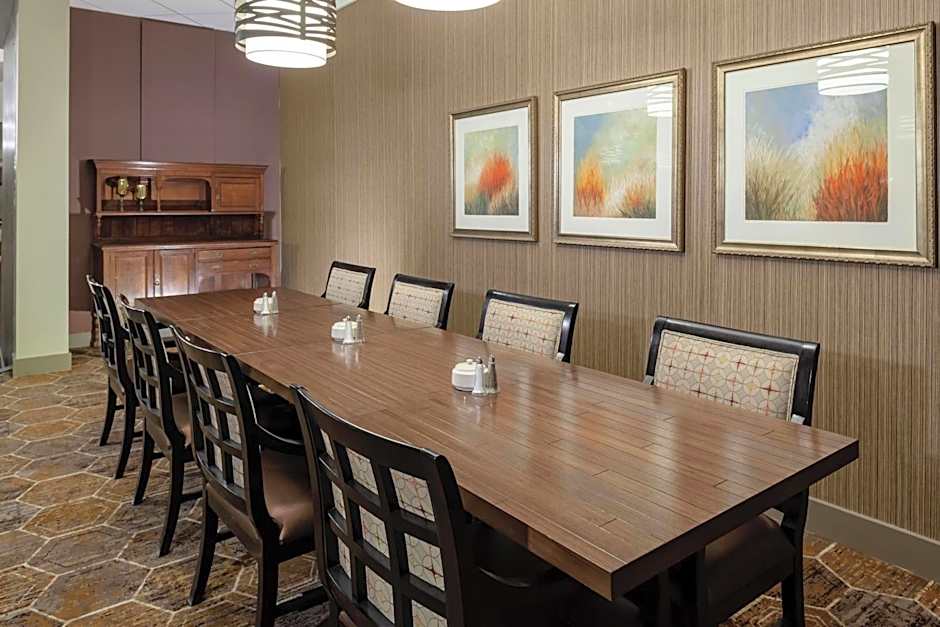 DoubleTree By Hilton Kansas City Overland Park