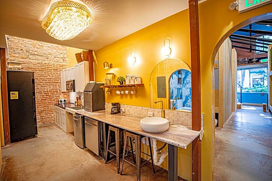 Social Stays - Santa Barbara's FIRST hostel on State Street