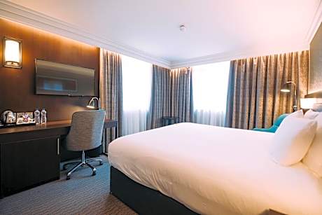 Standard King Room with Lounge Access