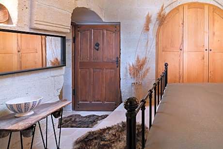 Deluxe Triple Bed AC Room