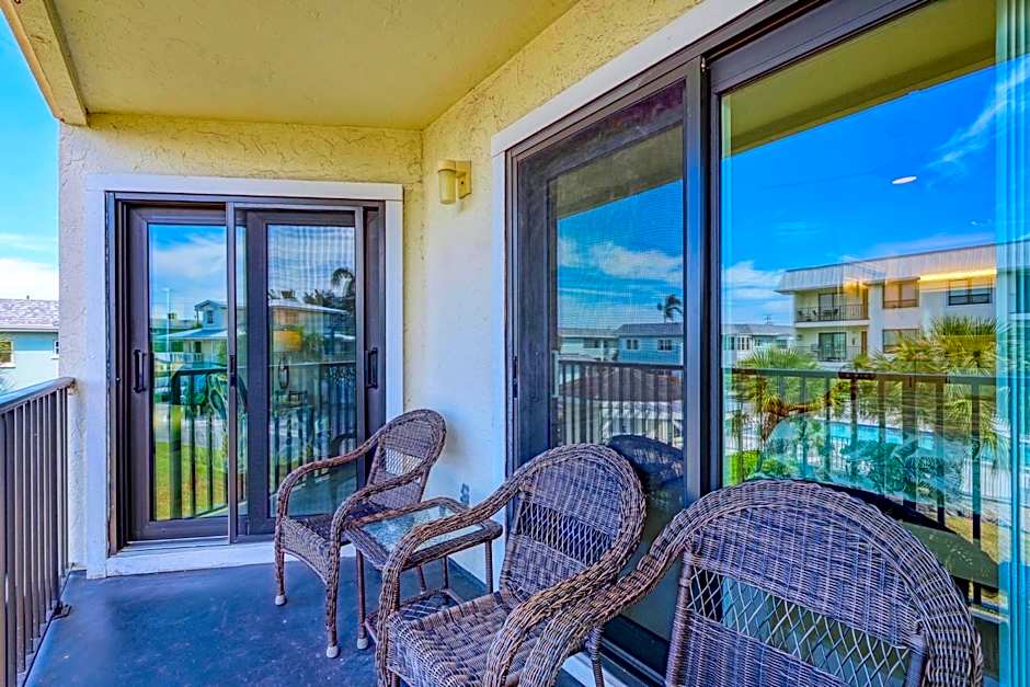 Absolute Anna Maria-Private Beach Access-Heated Pool-Water Views From Every Room