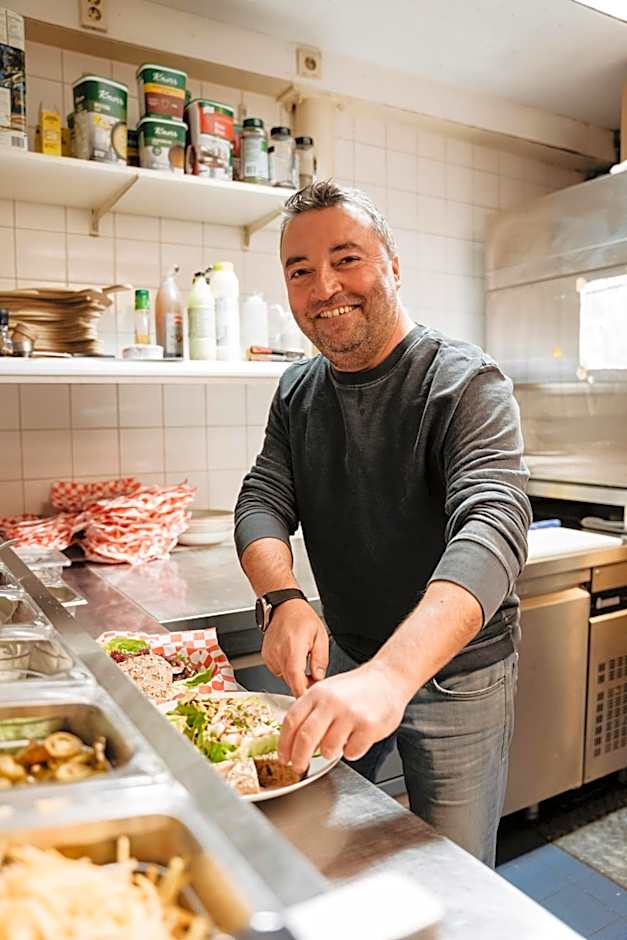 Long John's Pub & Hotel