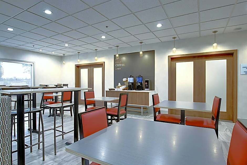 Holiday Inn Express Airport Calgary By IHG