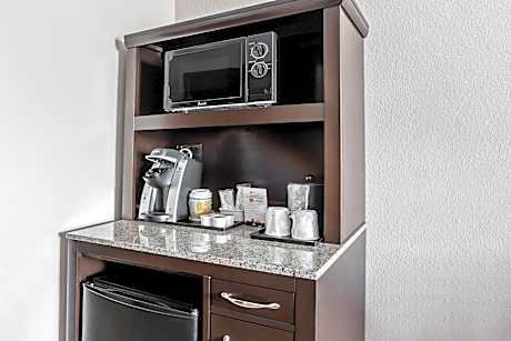 Queen Room with Two Queen Beds - Mobility and Hearing Access