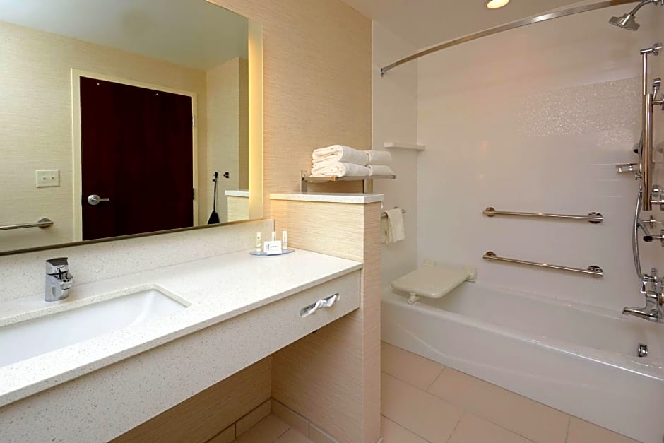 Fairfield Inn & Suites by Marriott Raleigh Capital Blvd./I-540
