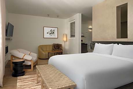 King Room with Garden View and Patio - Hearing Accessible