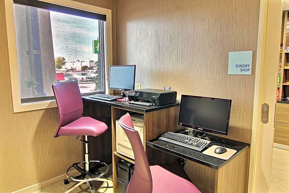 Holiday Inn Express Fargo - West Acres By IHG