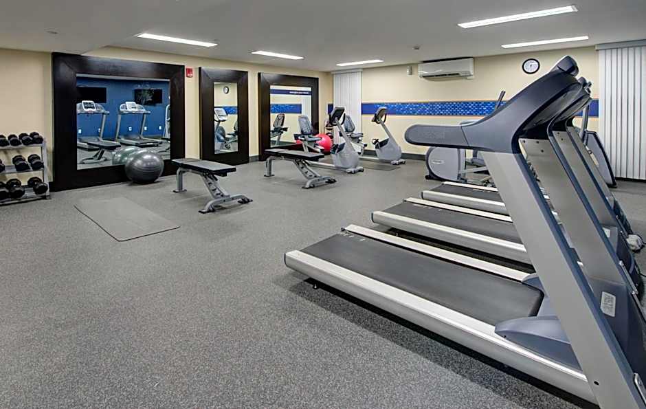 Hampton Inn By Hilton & Suites Rockville Centre, NY