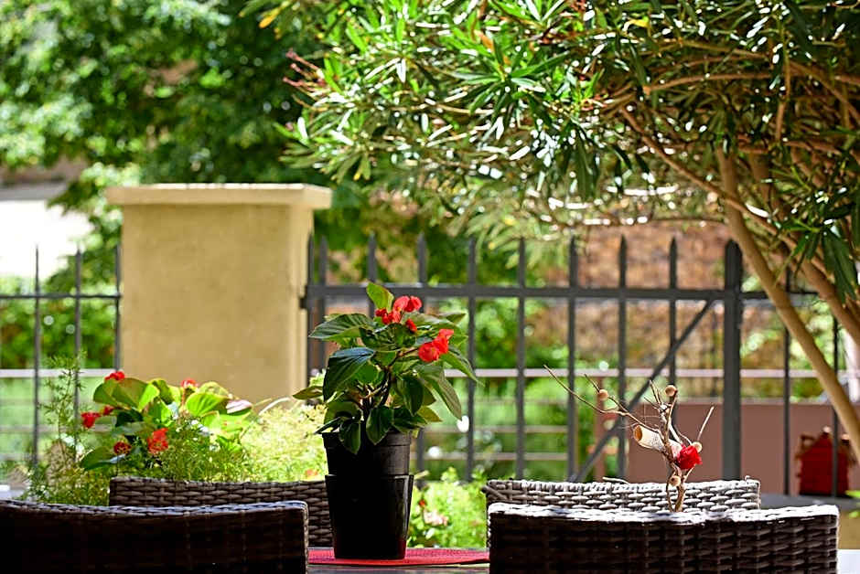 L'AMARILYS chambre d'hôte au coeur du village, terrasse avec vue sur le château
