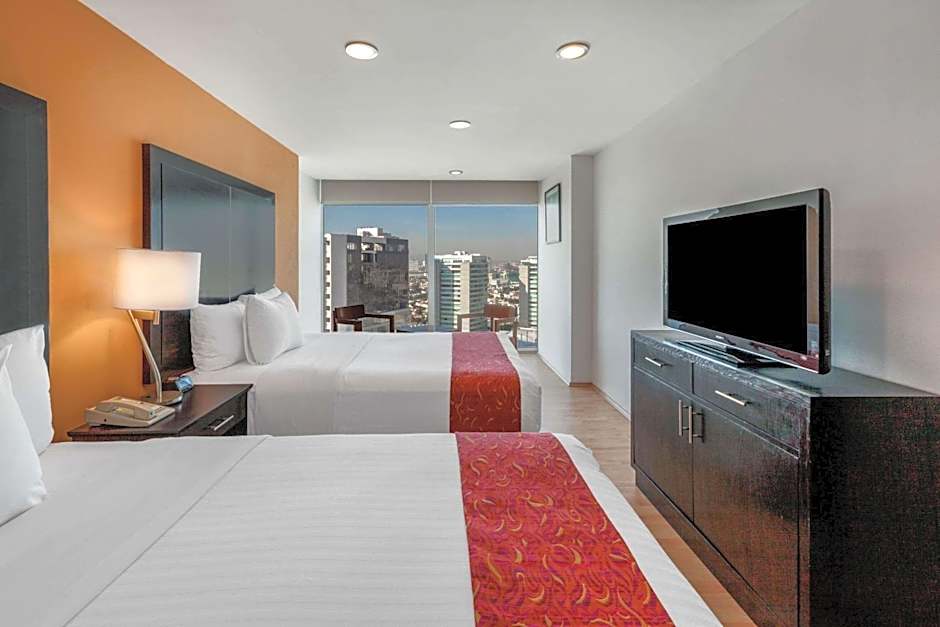 La Quinta Inn & Suites by Wyndham Puebla Palmas