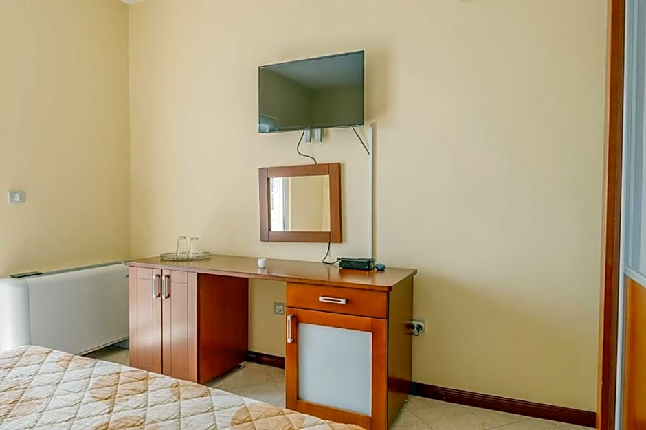 Hotel R