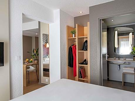 Standard Double Room with Two Double Beds