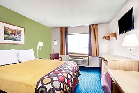 1 King Bed Suite Non-Smoking