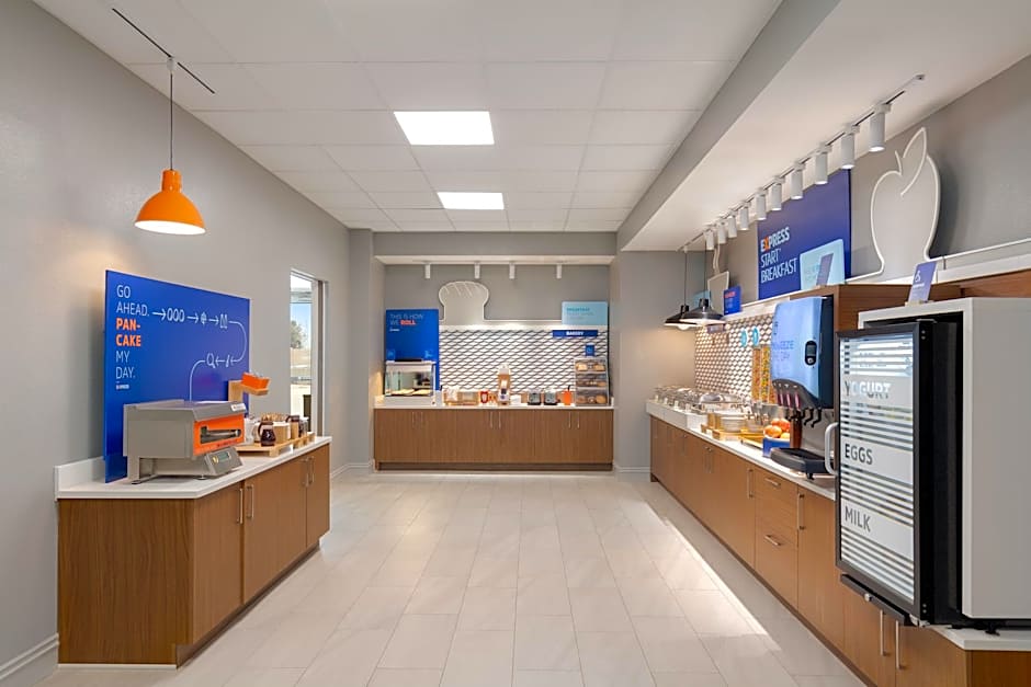 Holiday Inn Express & Suites Prosper South - Frisco by IHG