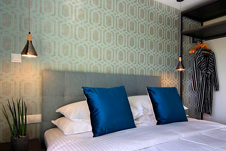 Maison 66, Riviera Hotels