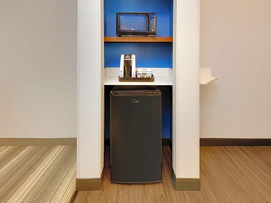 Holiday Inn Express Hotel & Suites Denton By IHG