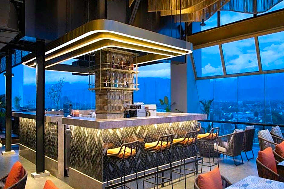 Hotel Santika Premiere Padang