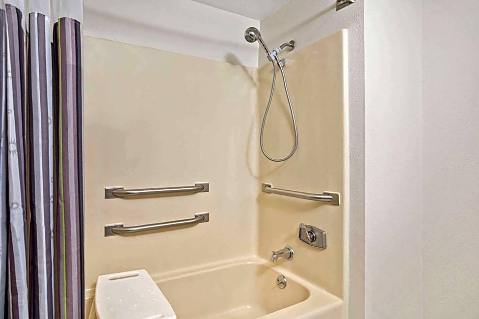 La Quinta Inn & Suites by Wyndham Little Rock North - Mccain Mall