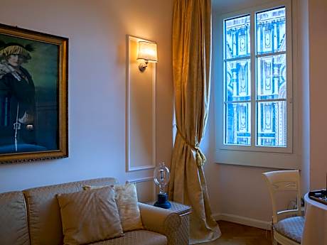 Deluxe Florence Cathedral View Apartment