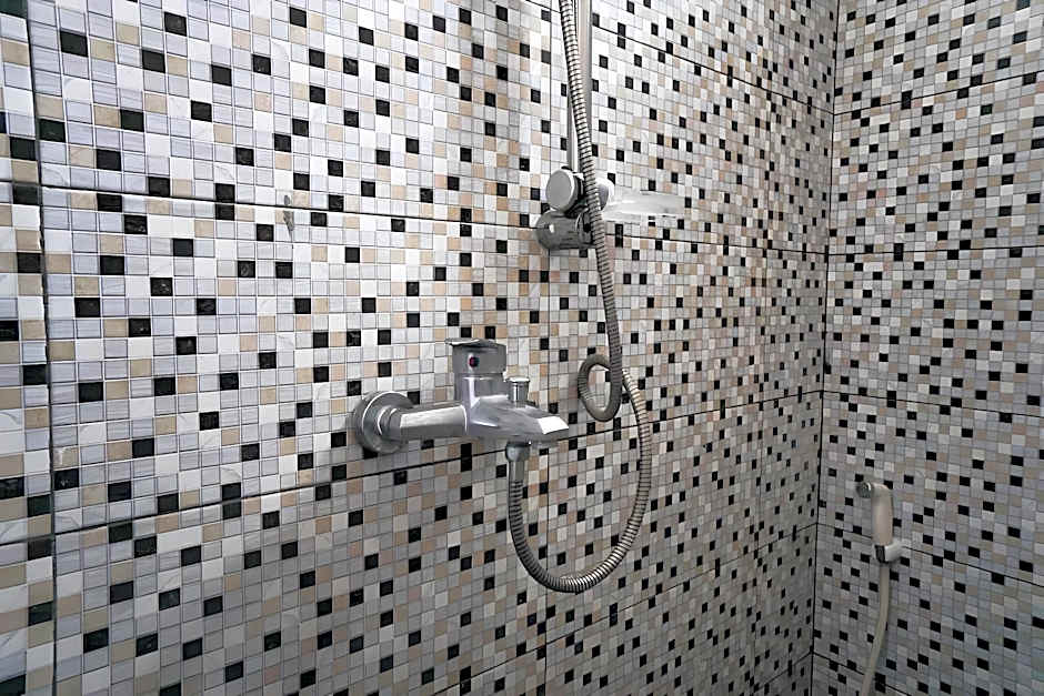 RedDoorz near Alun Alun Batu