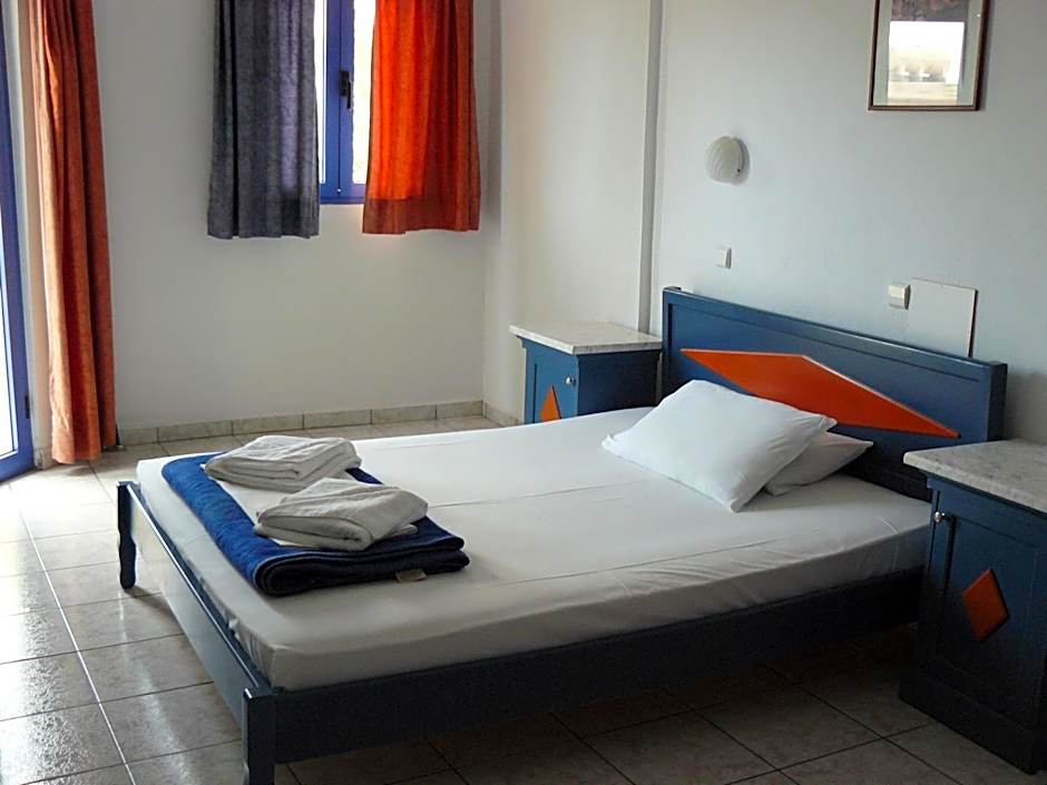 Leonidas Studios & Apartments