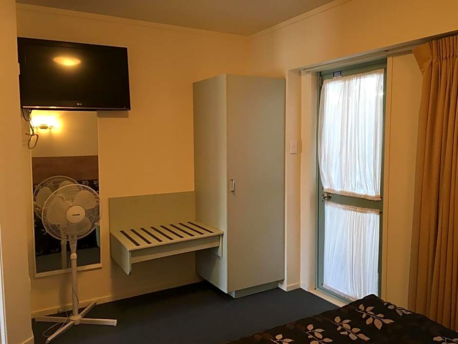 Fenton Court Motel