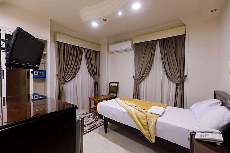 Photo 1 of 3 of Single Room