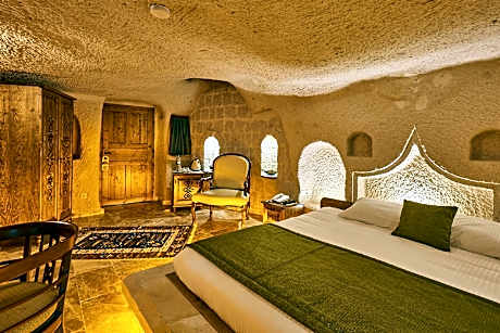 Premier Cave Room
