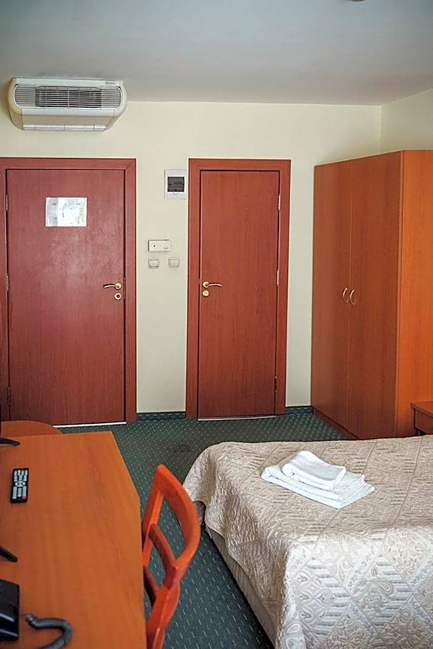 Dionis Hotel