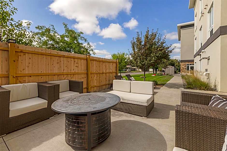 Best Western Plus Isanti