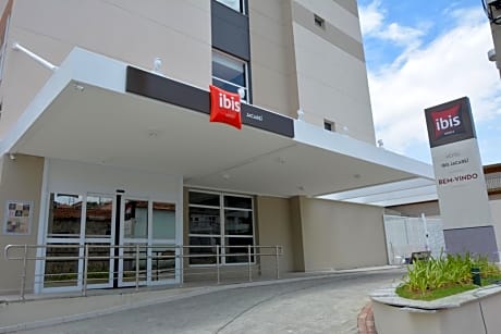 ibis Jacarei
