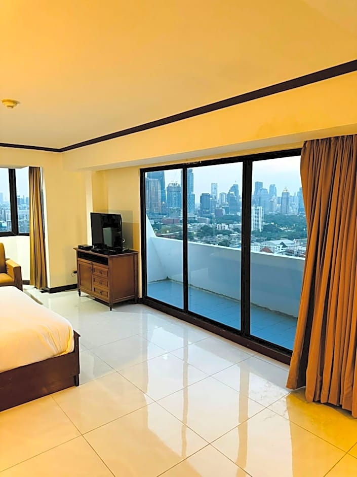 Omni Tower Nana Bangkok - Serviced Apartment on Sukhumvit Soi 4