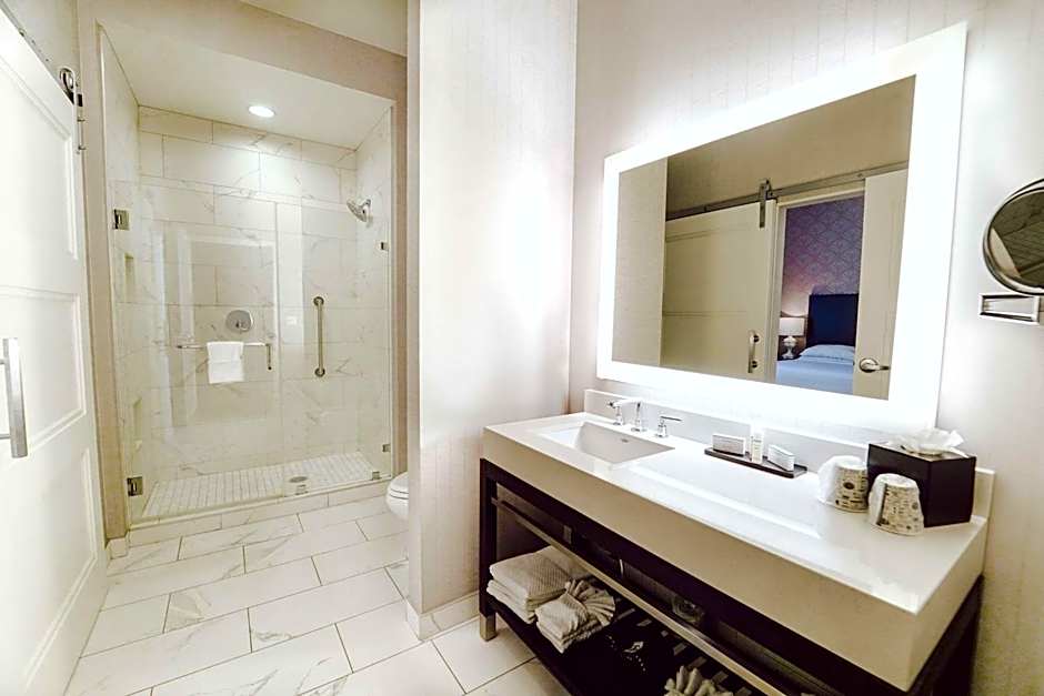 Embassy Suites By Hilton Louisville Downtown