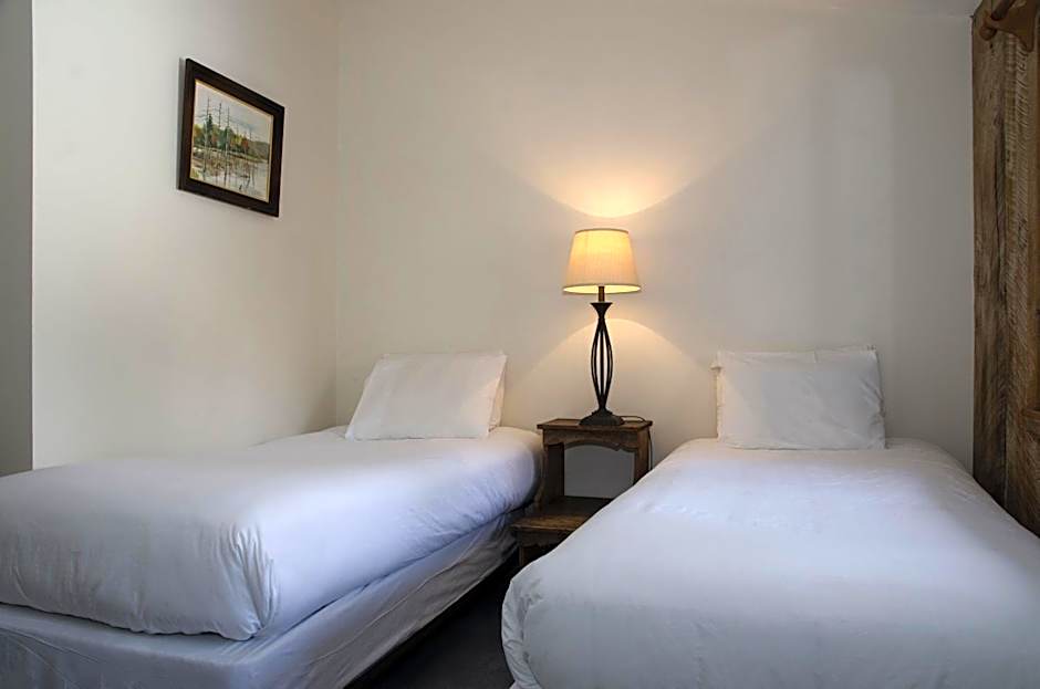 Summit Lodge