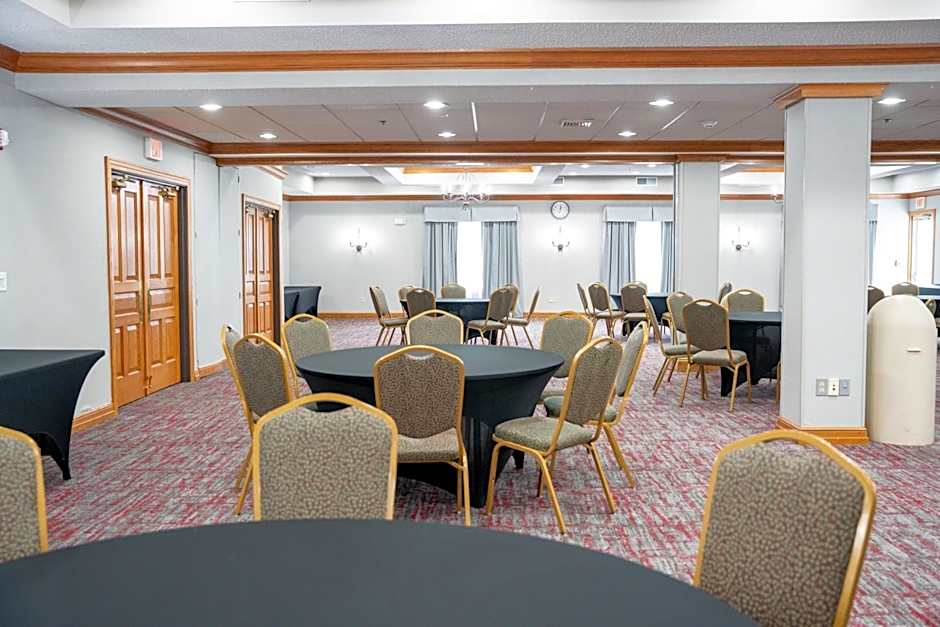 Coshocton Village Inn & Suites