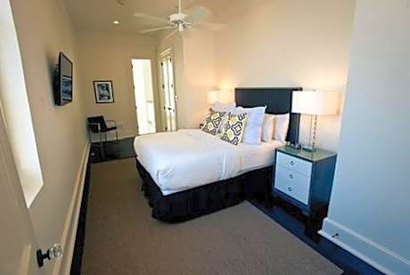 One Bedroom Executive Suite with Kitchen