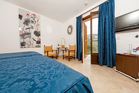 Twin Room with Mountain View