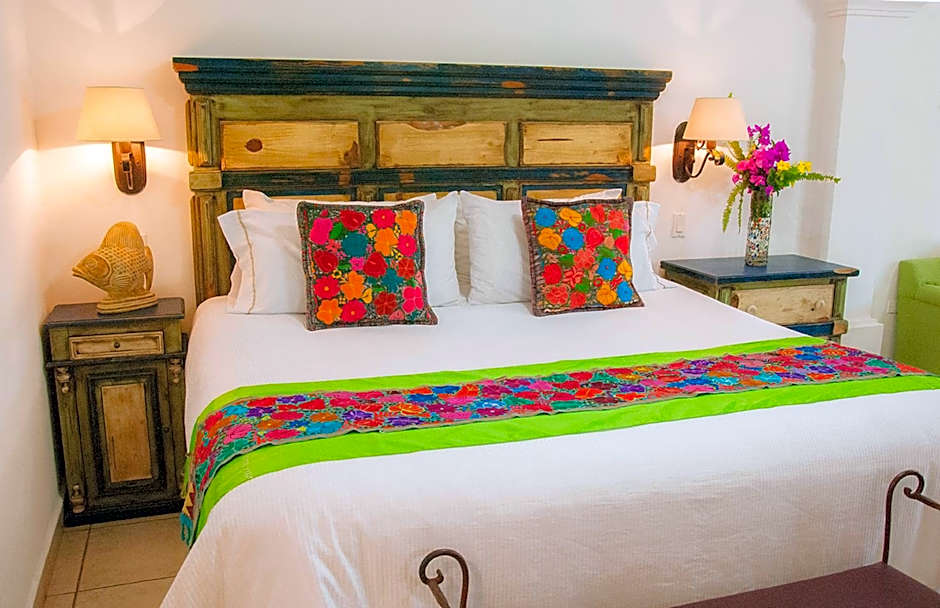 El Encanto Inn & Suites