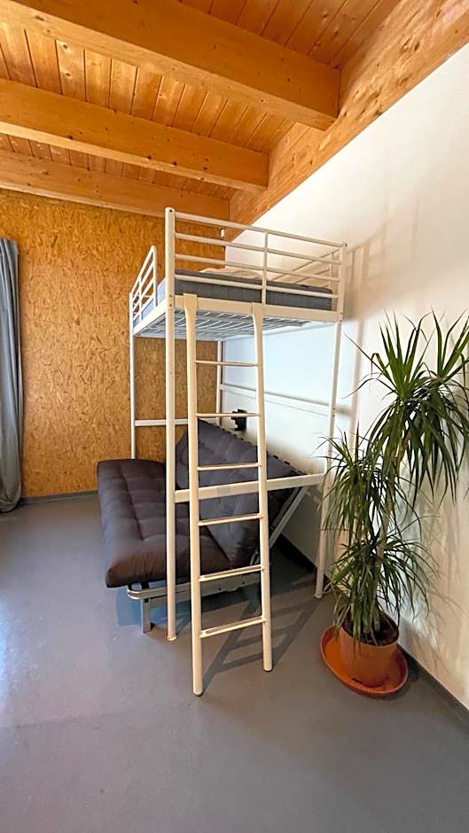 Hostel oder Ferienwohnung 1-16 Personen im BLAUEN HAUS