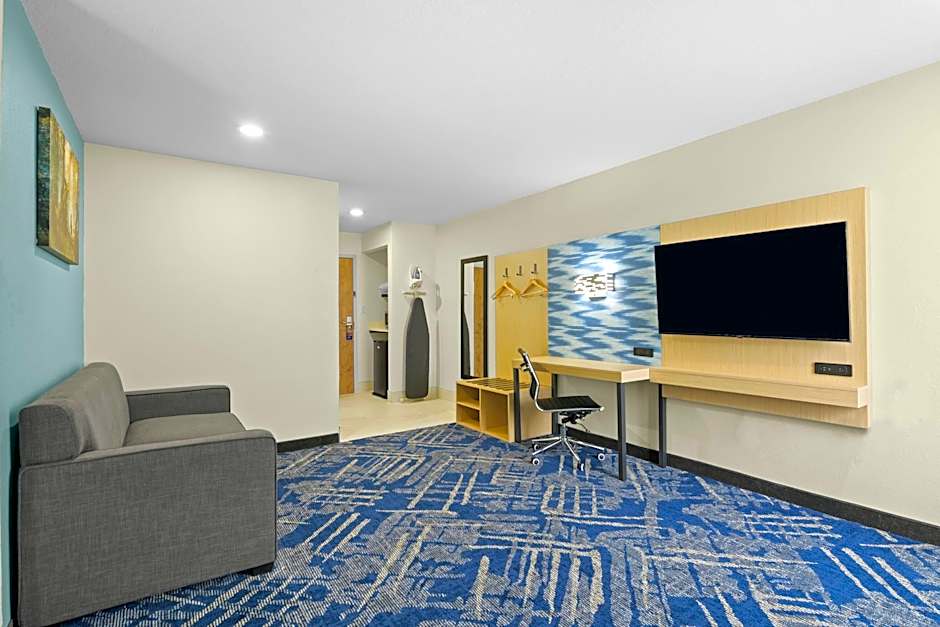 Photo 1 of 6 of Studio 1 King Bed Suite