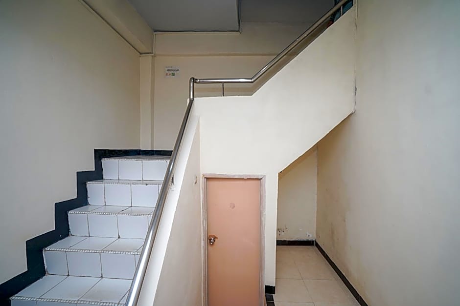 OYO 448 Hotel Central