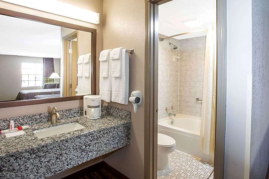 Super 8 by Wyndham Springdale AR