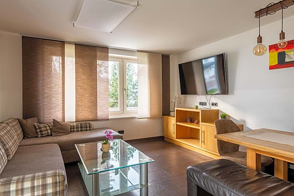 Elinas Mountain Views